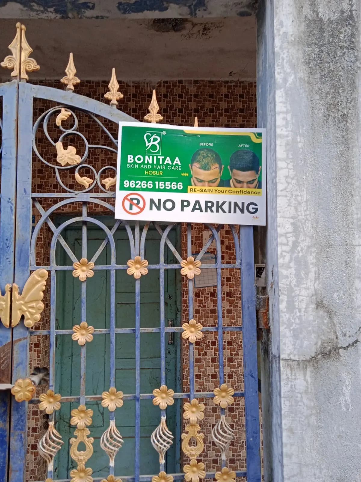Sponsored 'No Parking' board on house gate